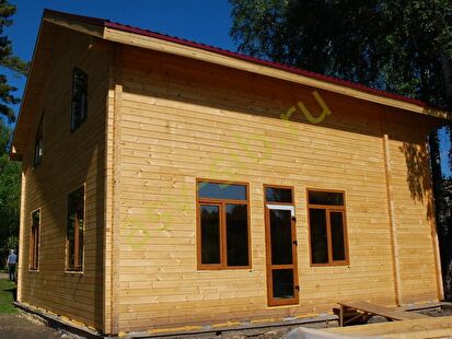 Дачный дом из клееного бруса ещё без террасы
