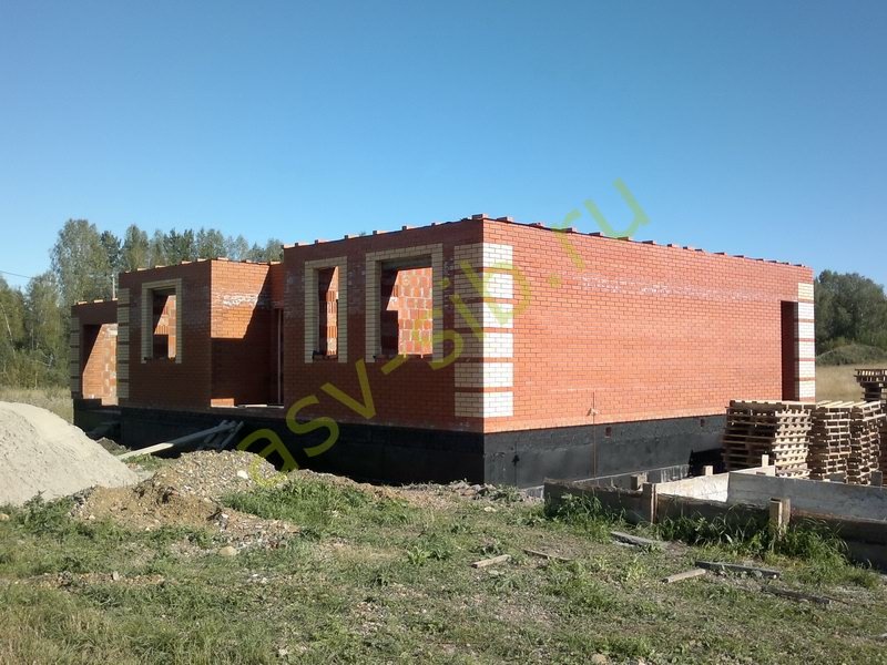 Строим дом из кирпича по проекту К-134: вид спереди.